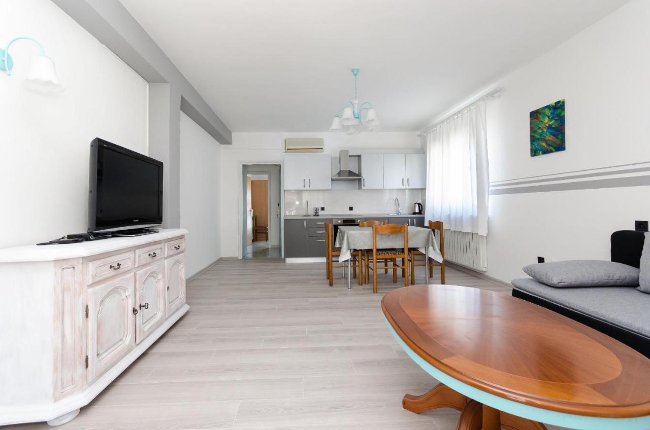 Apartments Slavica R Banjol Exterior photo