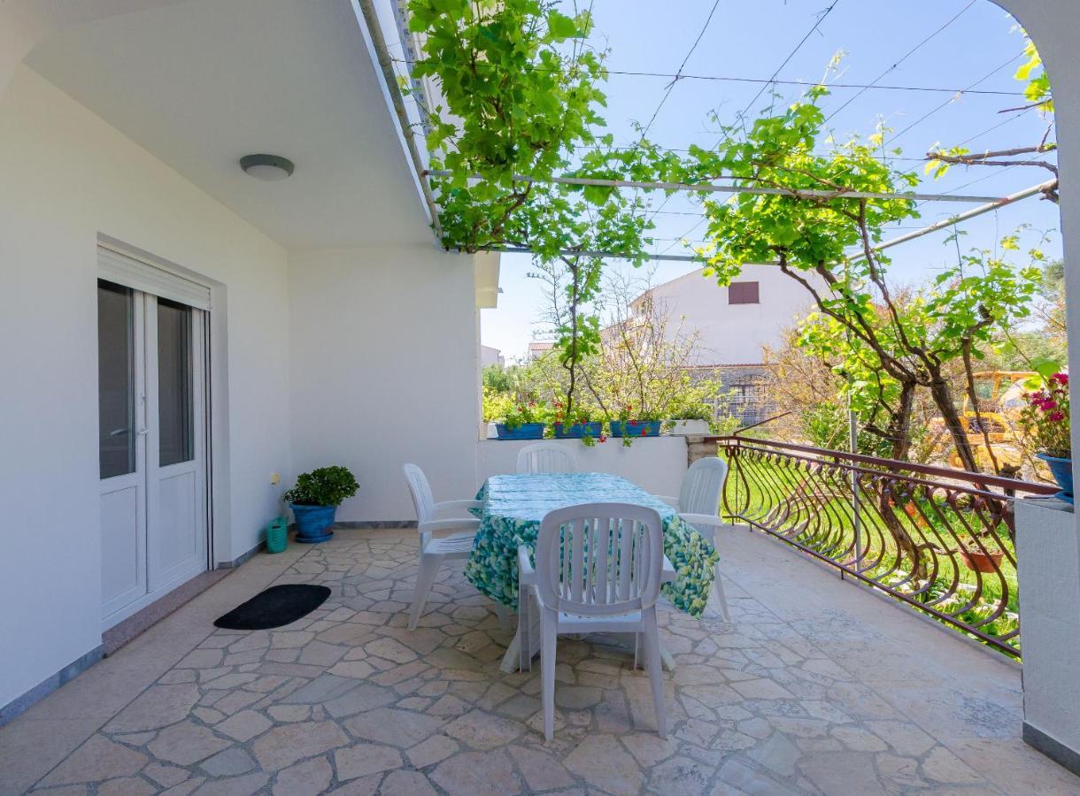 Apartments Slavica R Banjol Exterior photo