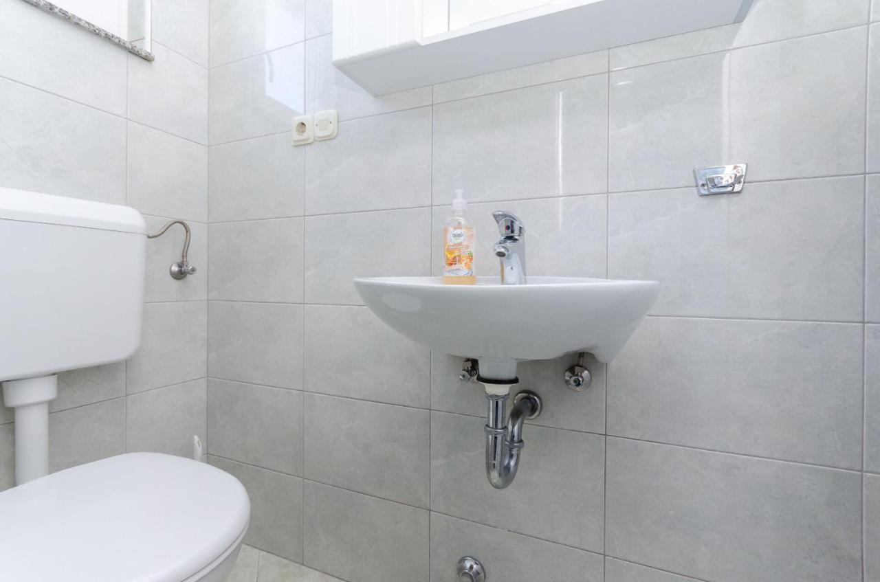 Apartments Slavica R Banjol Exterior photo